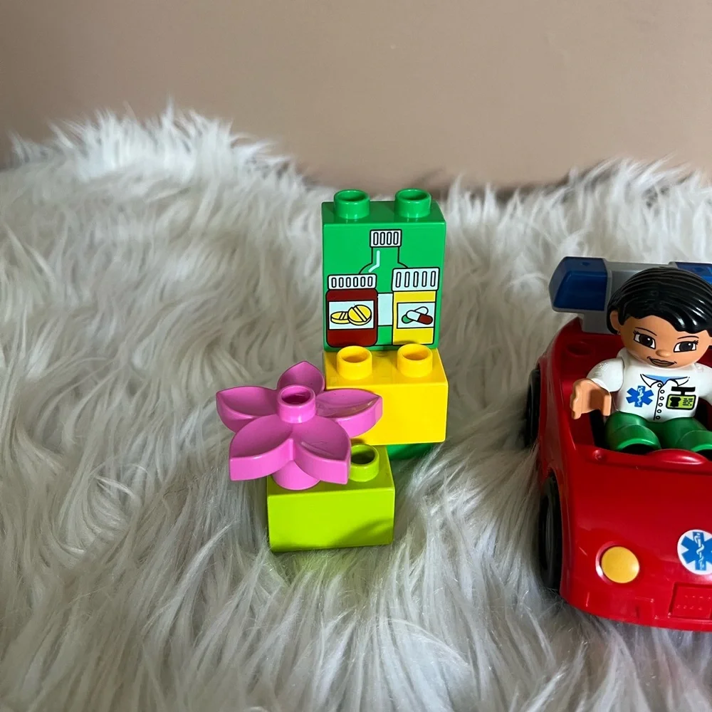{Lego Duplo} Nurse's Car Lego Set